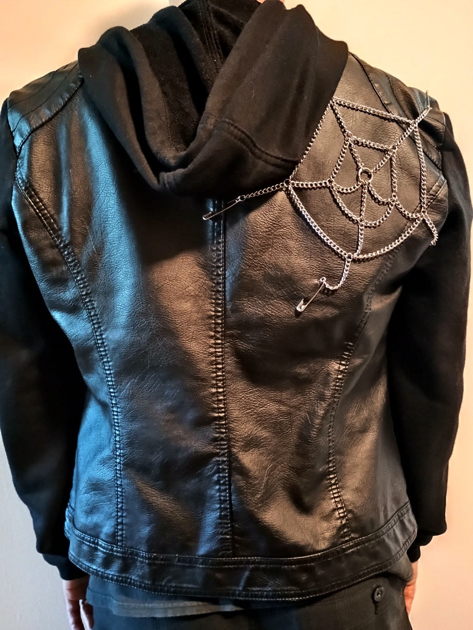 Chain spider web accessory
