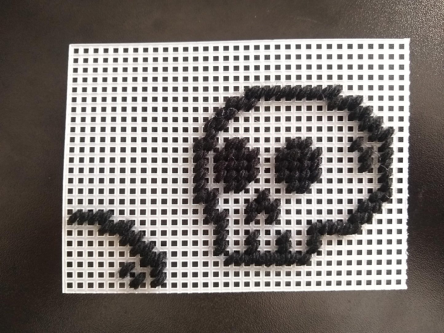 Skull tissue box cover - plastic canvas pattern